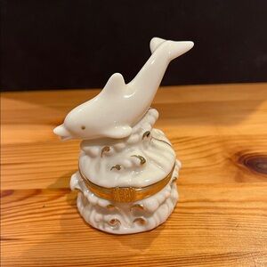 BEAUTIFUL LENOX CHINA TREASURES “THE DOLPHIN SPLASH BOX”